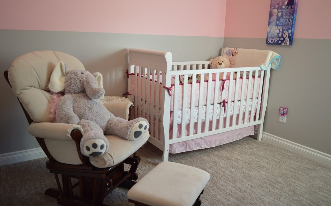Chambre de bébé: quels sont les indispensables pour l’équiper?